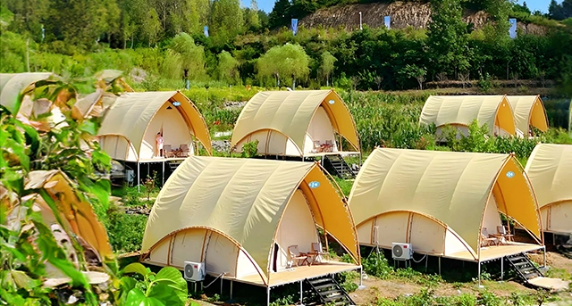 Outdoor glamping sailing shape hotel tent canvas safari lodge tent for camping resort